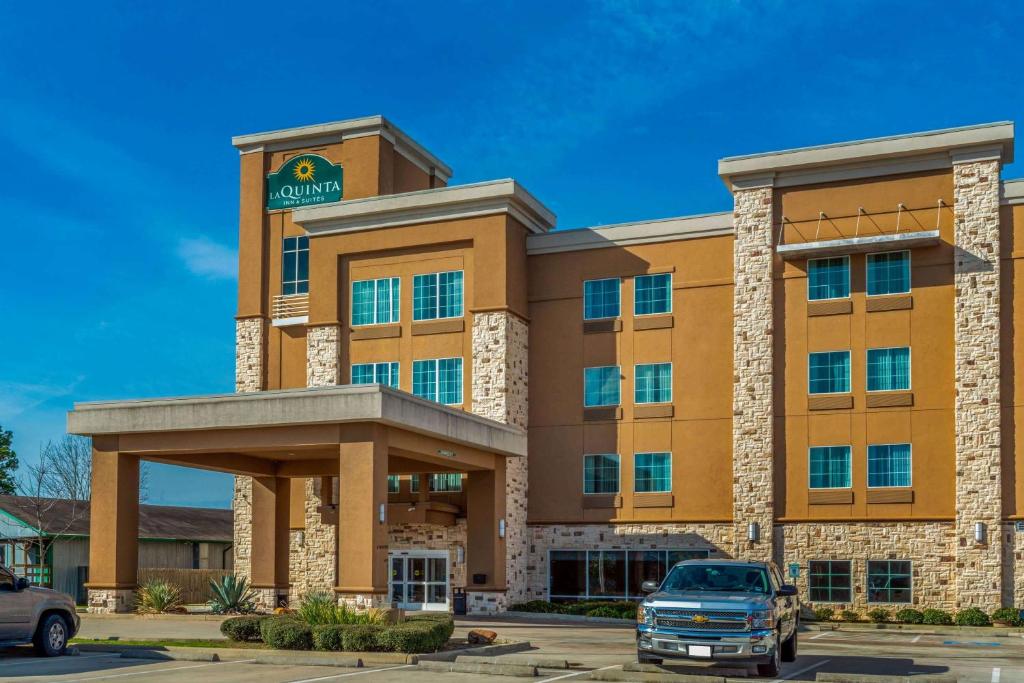 La Quinta Inn & Suites by Wyndham Houston Humble Atascocita image