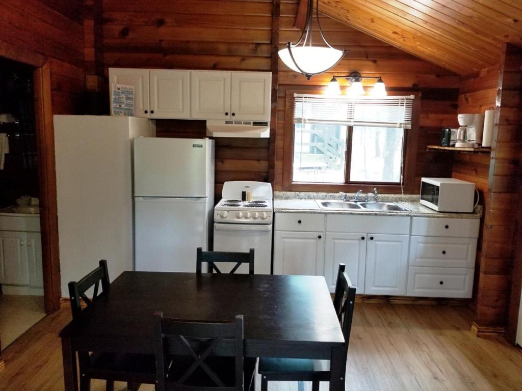 Lake Texoma Camping Resort Cabin 1 photo 2