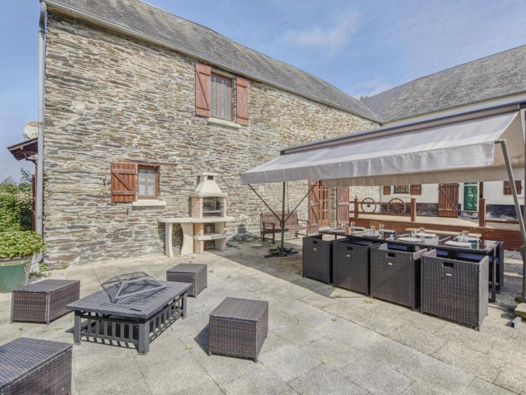 Enticing Holiday Home in Berigny with Swimming Pool photo 1