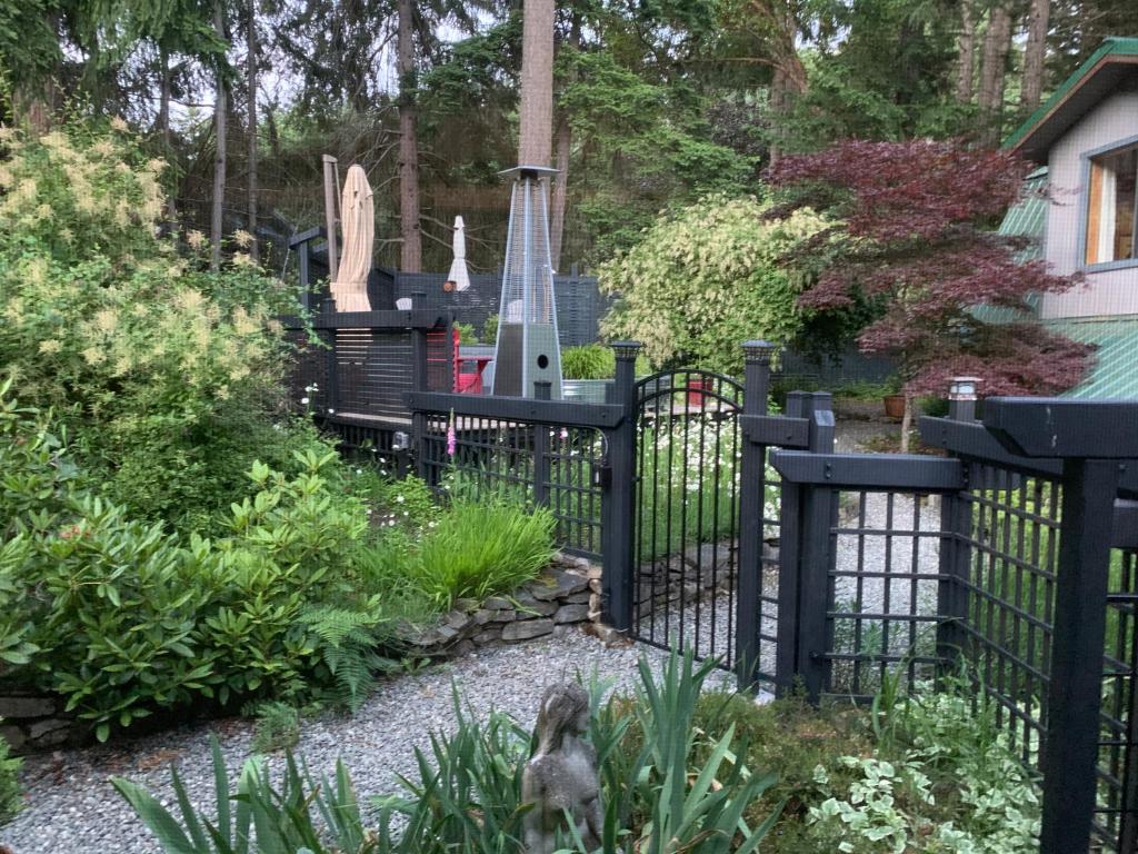 Salt Spring Carriage House B&B photo 2