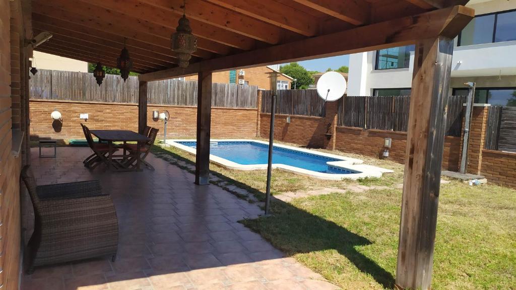 Chalet moderno con PISCINA en Calafell photo 4