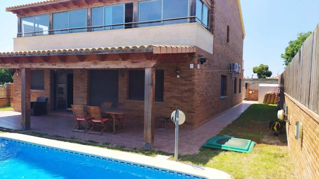 Chalet moderno con PISCINA en Calafell photo 2