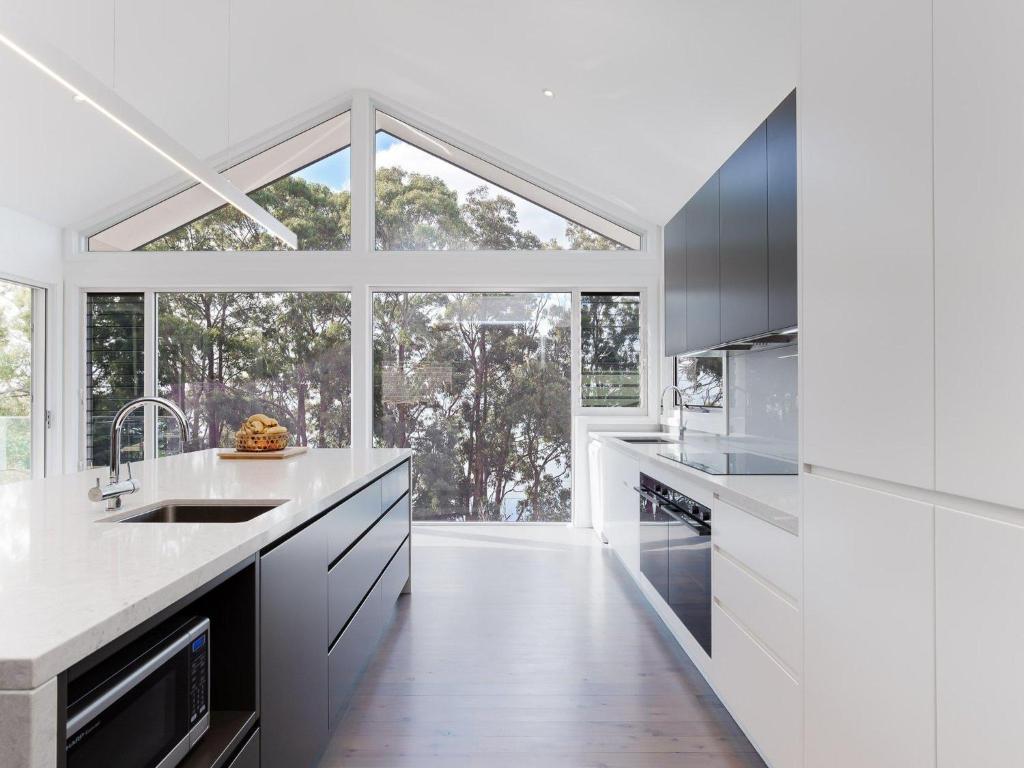 Iluka Stunning Air Conditioned house with WI FI and Water Views photo 2