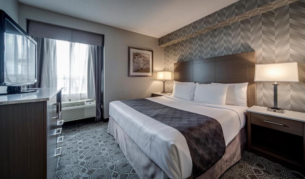 Monte Carlo Inn Toronto - Markham Room Type - Queen Studio Suite with Sofa Bed