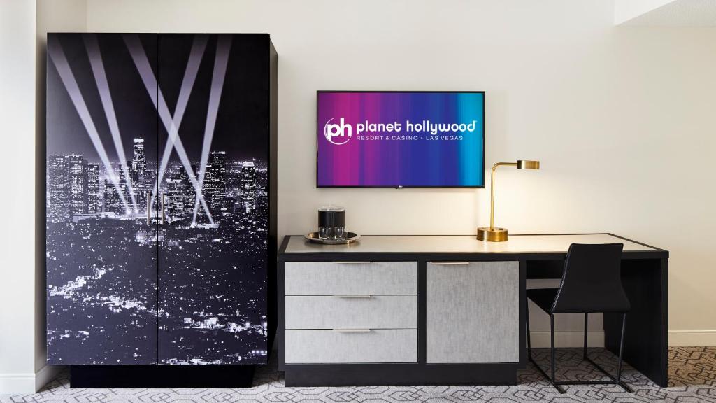 Двухместный (Номер Ultra Hip с кроватью размера «king-size», для курящих), Planet Hollywood Resort & Casino