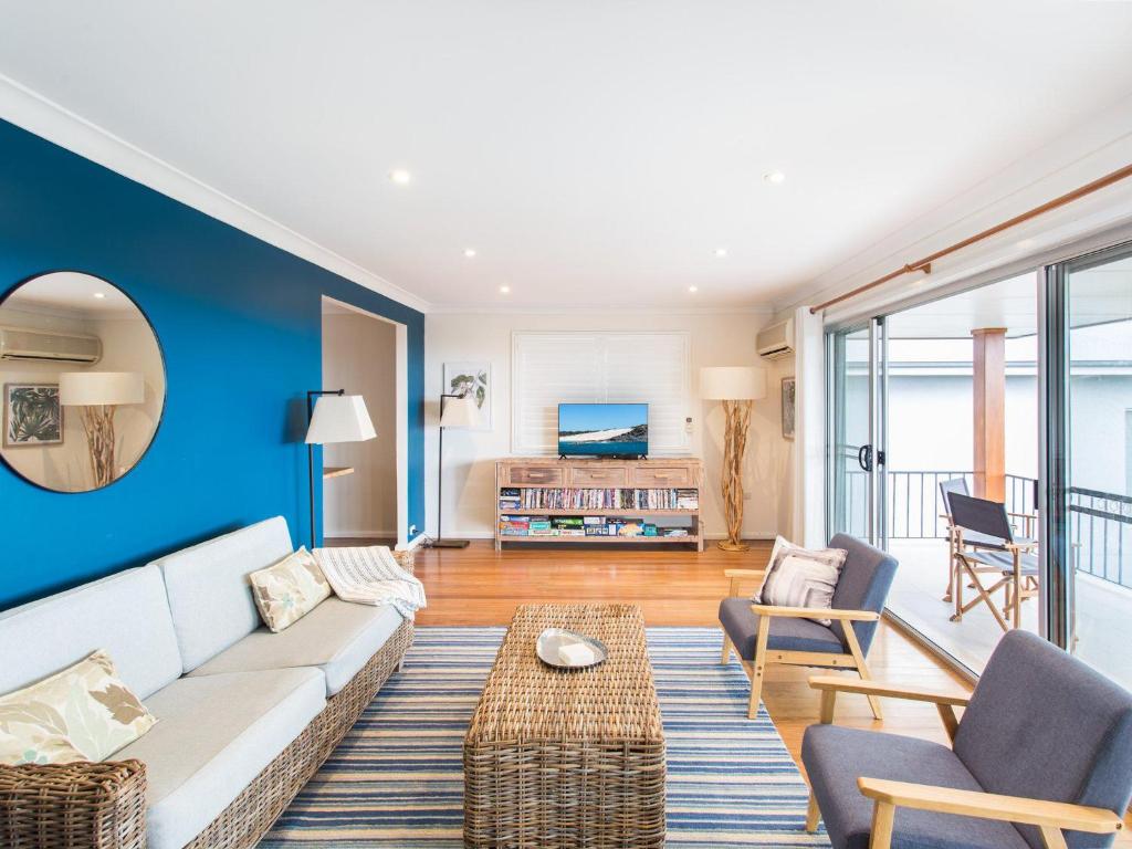 Easy Living at 14 Daphne Street photo 1