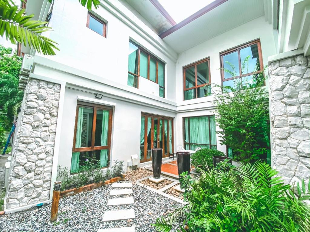 Royal Sammuk Villa photo 1