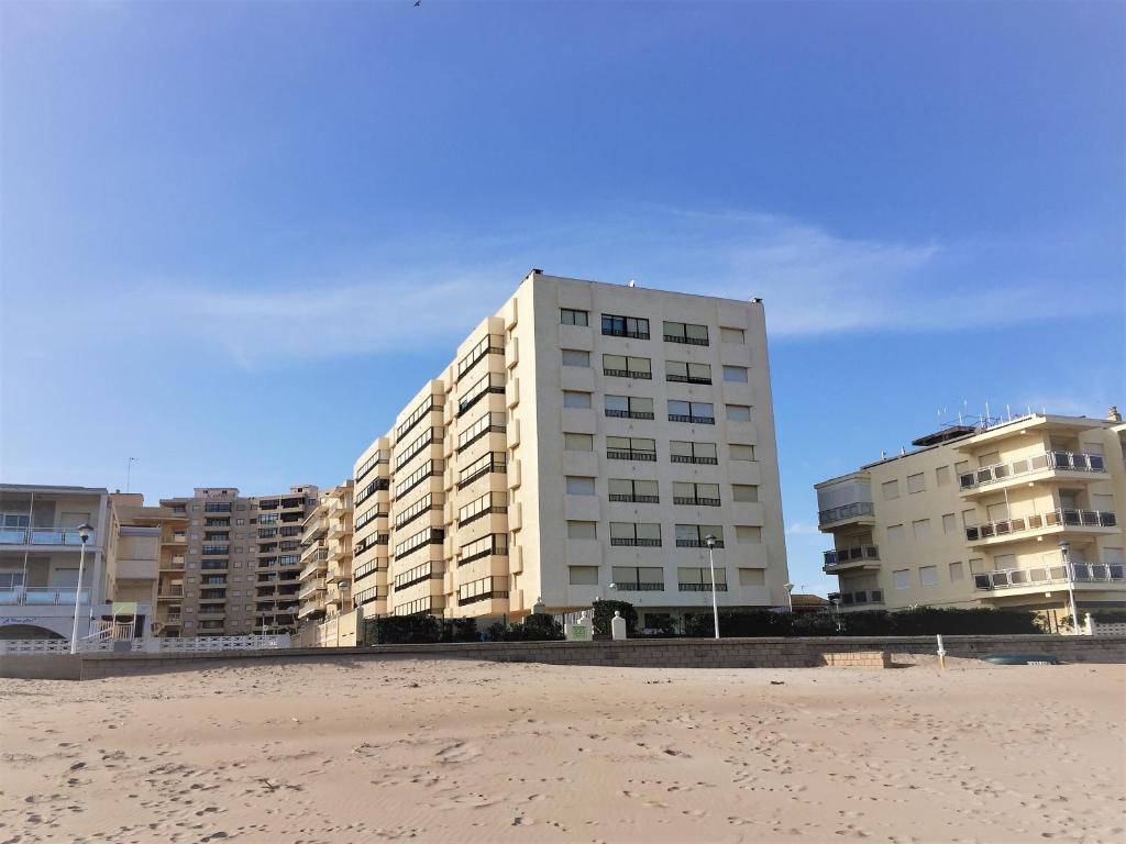 Cozy Apartment in a Beachfront Complex photo 2