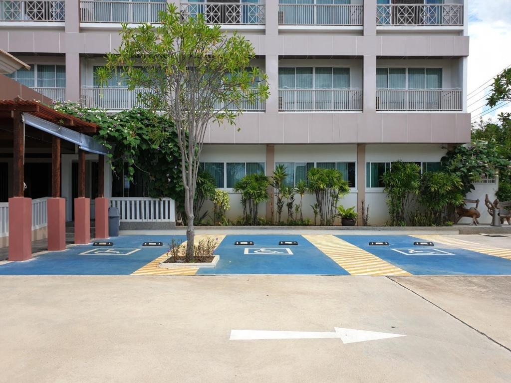 Swan Lake Hotel Sattahip photo 4
