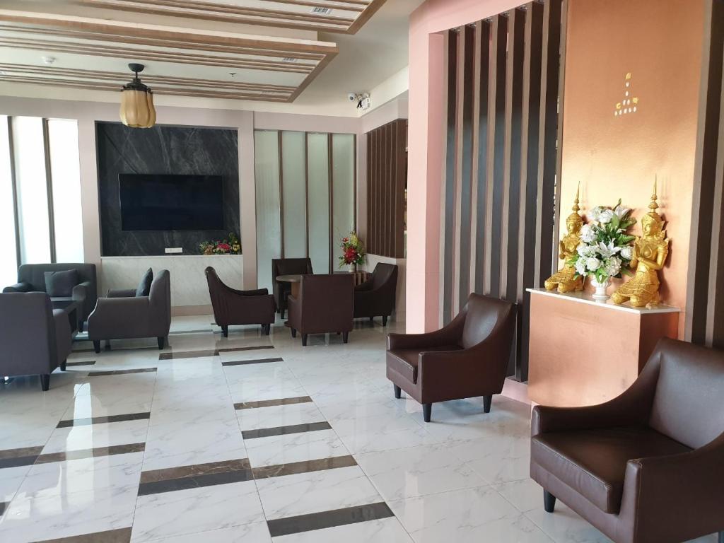 Swan Lake Hotel Sattahip photo 3