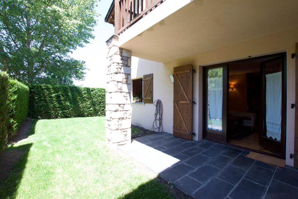 Apartamento con jardín Err photo 1