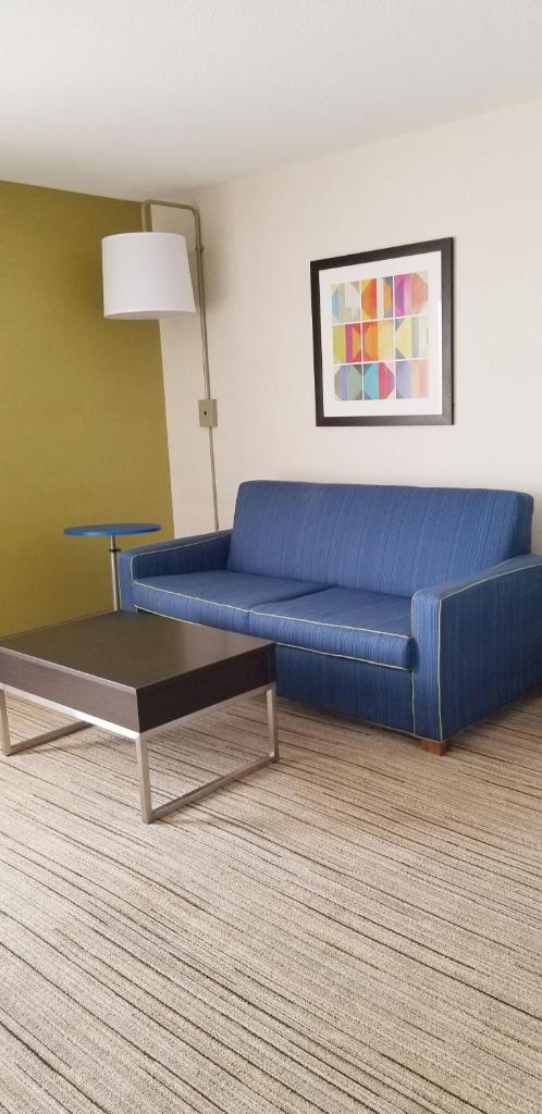Holiday Inn Express & Suites Troy, an IHG Hotel photo 4