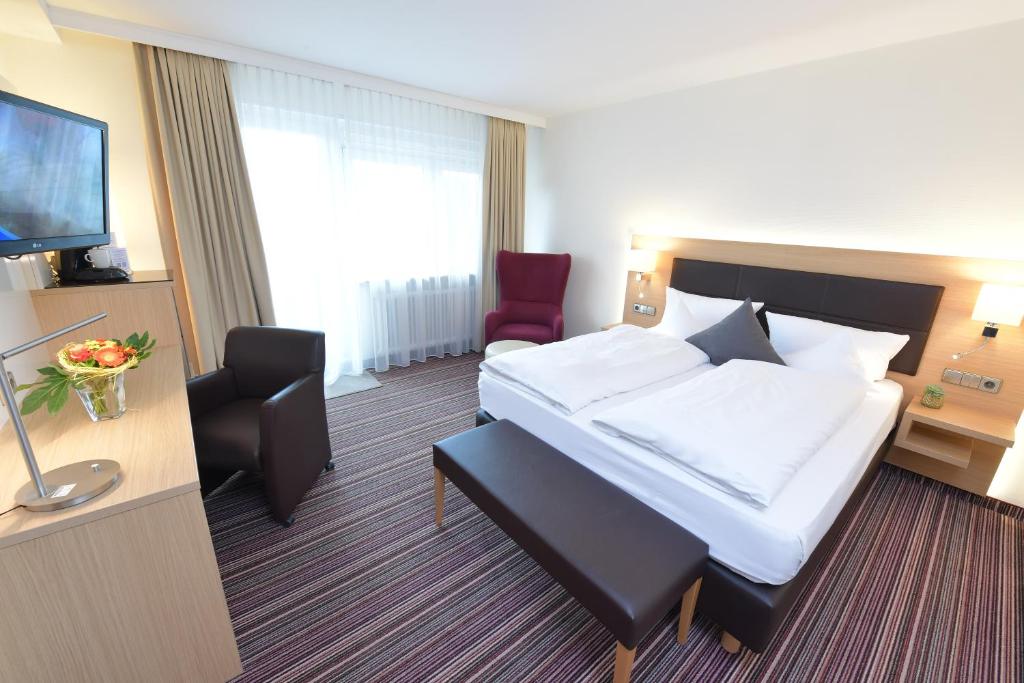 Двухместный (Улучшенный двухместный номер с 1 кроватью), Hotel Krone