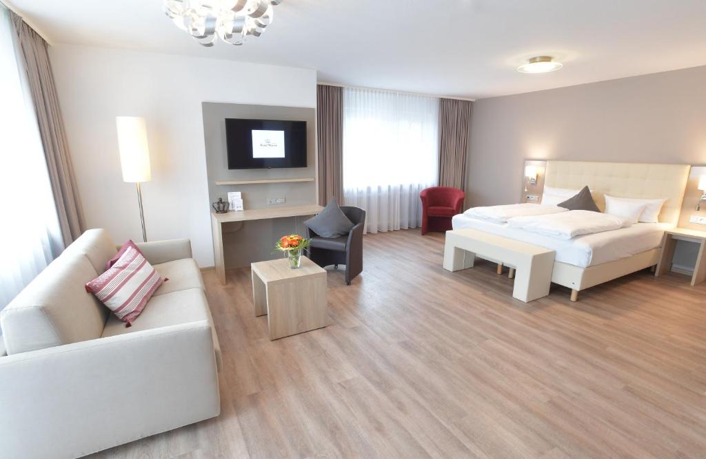 Двухместный (Двухместный номер Делюкс с 1 кроватью и балконом), Hotel Krone