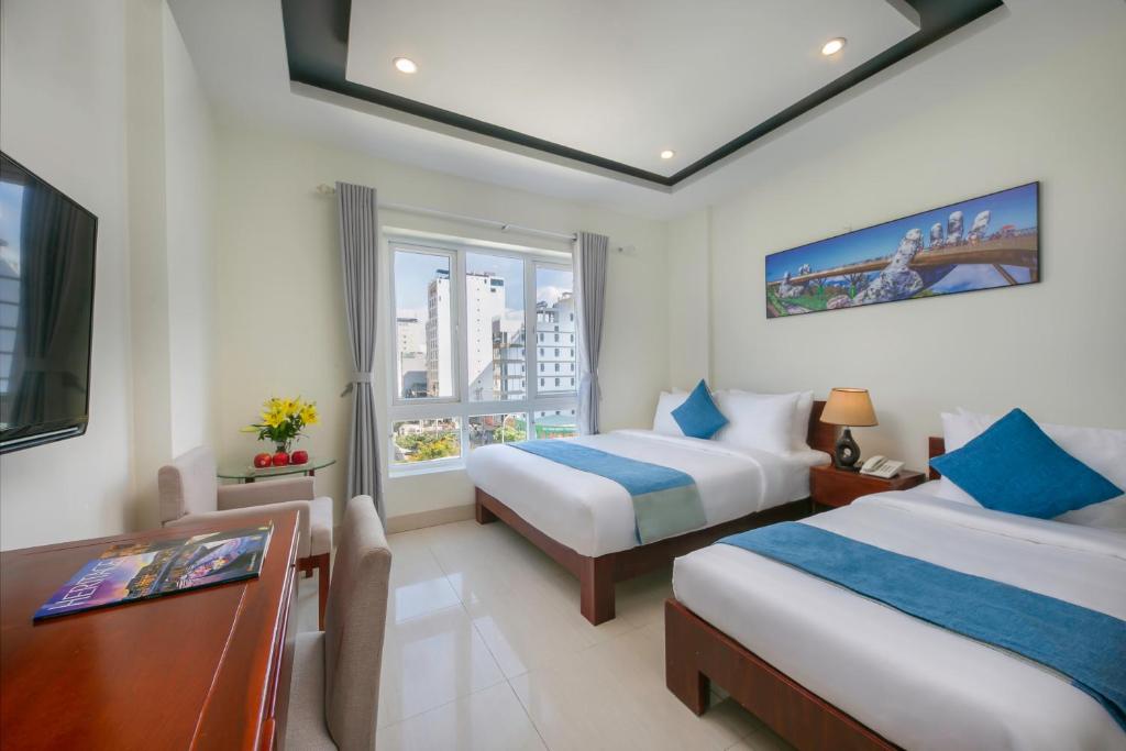 Трехместный (Трехместный номер Делюкс с ванной), Sea Wind Hotel