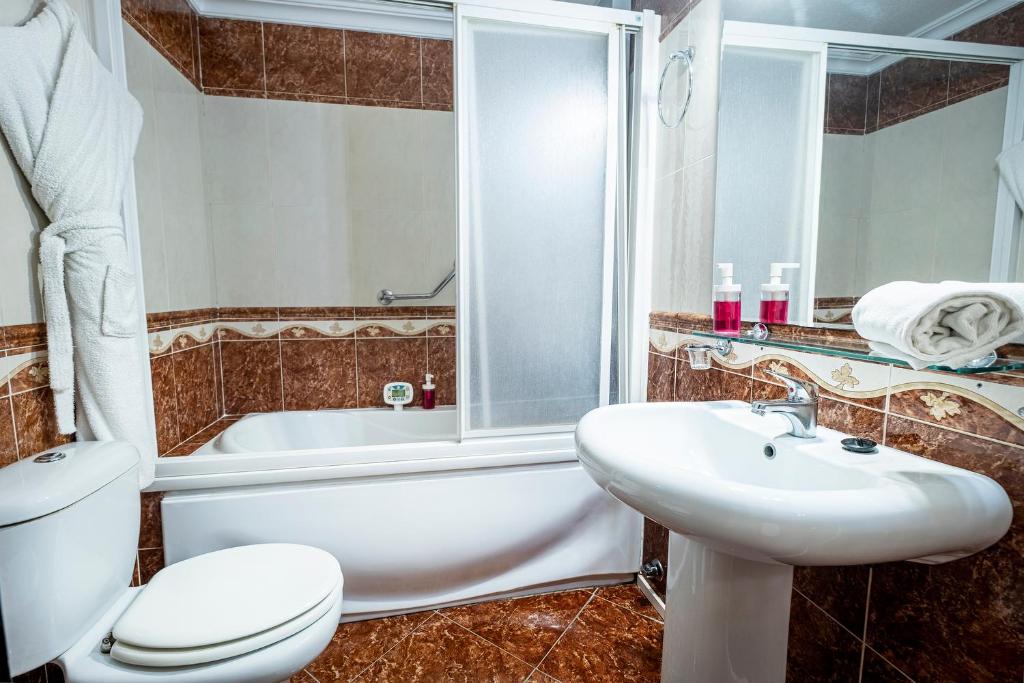 Hotel Gines photo 2