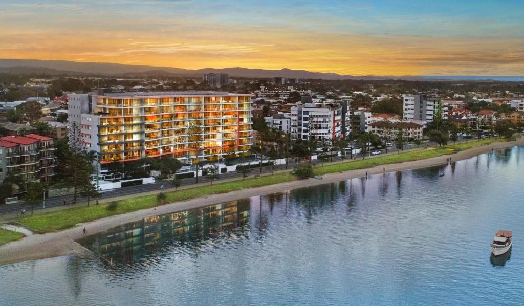 Silvershore Apartments on the Broadwater Room Type - One-Bedroom Apartment with Water View