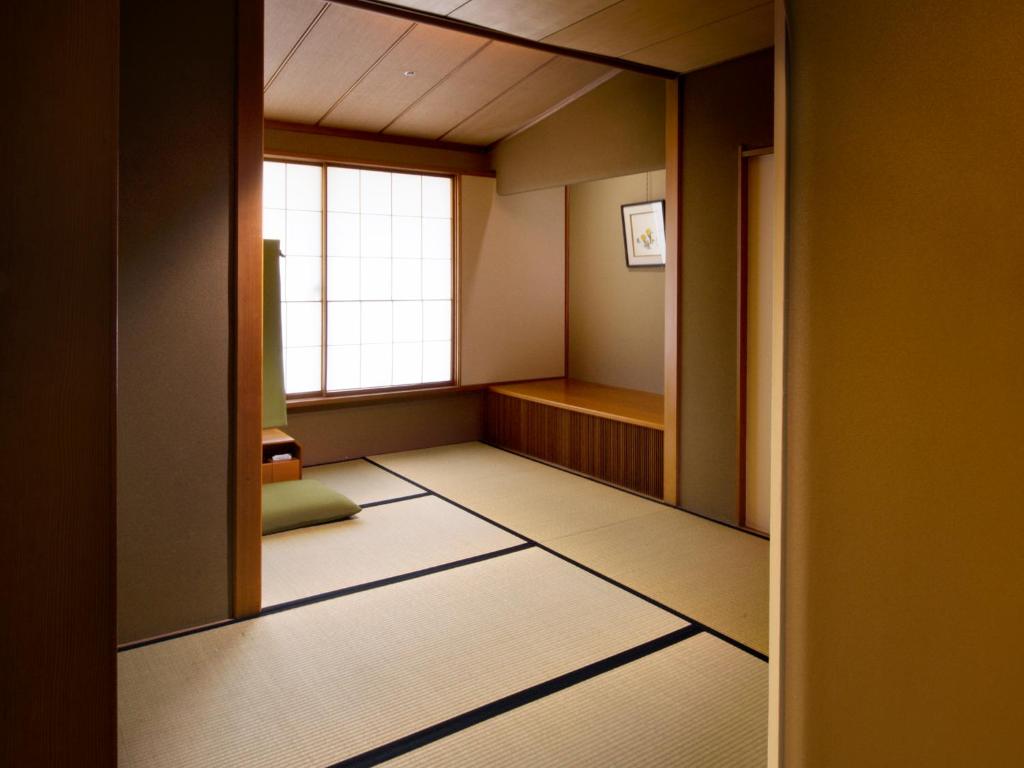 Kagaya - Tap to explore photos