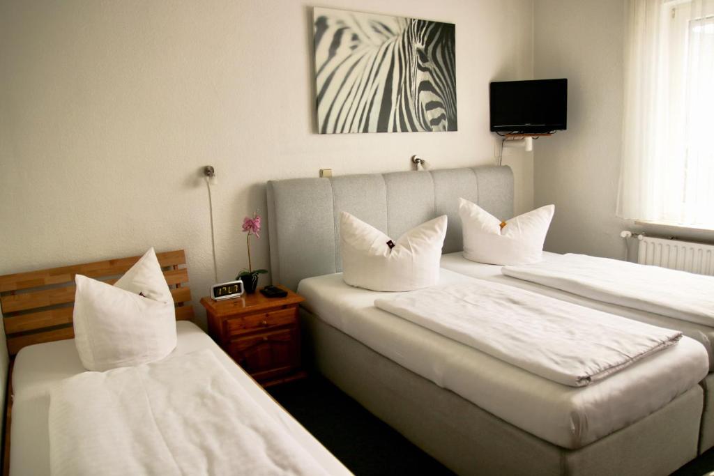 Трехместный (Трехместный номер с собственной ванной комнатой), Hotel Meiendorfer Park