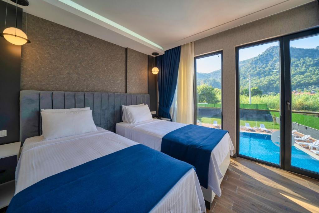 The Halcyon Rooms & Suites Hotel photo 3