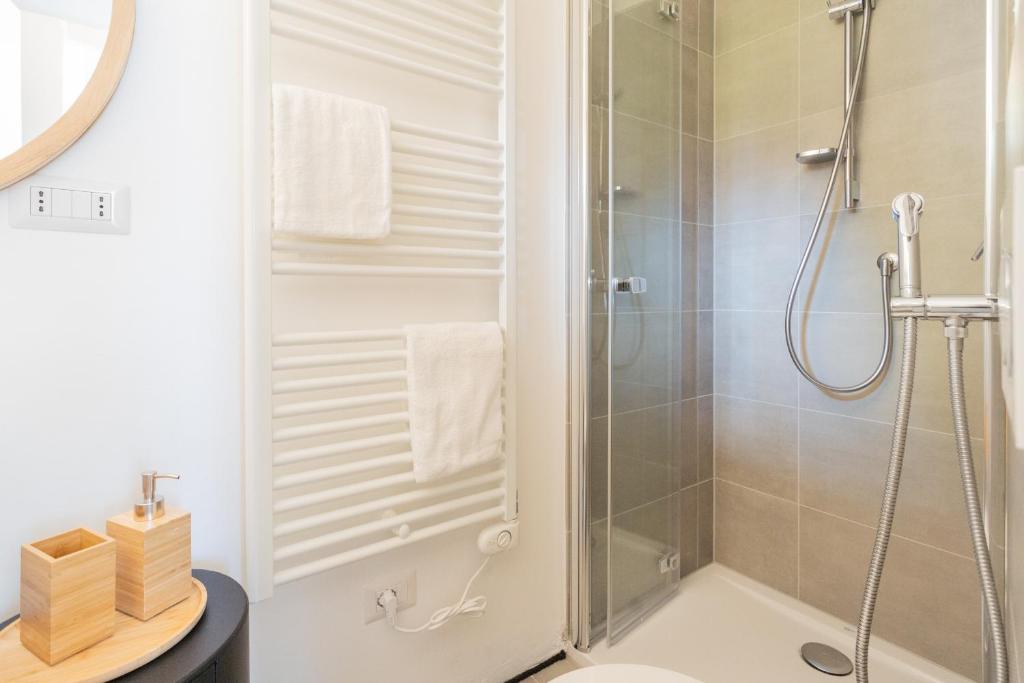P Terrace - Lake View by Rent All Como photo 4