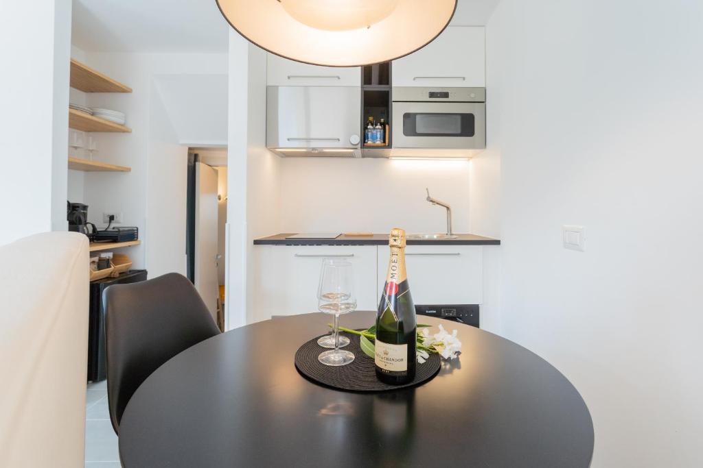 P Terrace - Lake View by Rent All Como photo 3