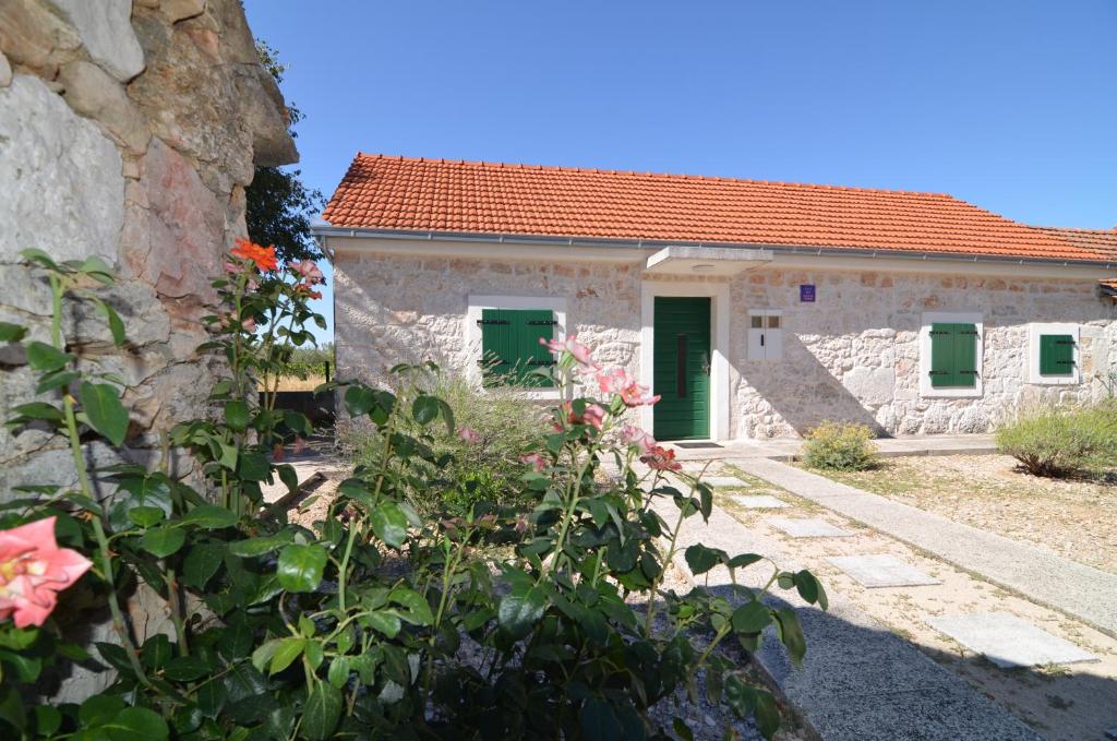 Stone House photo 2