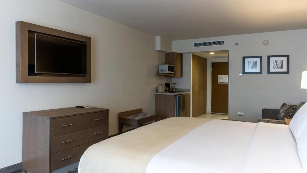 Holiday Inn Express & Suites Chihuahua Juventud, an IHG Hotel photo 3