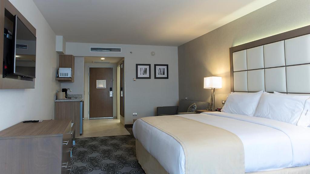 Holiday Inn Express & Suites Chihuahua Juventud, an IHG Hotel photo 1