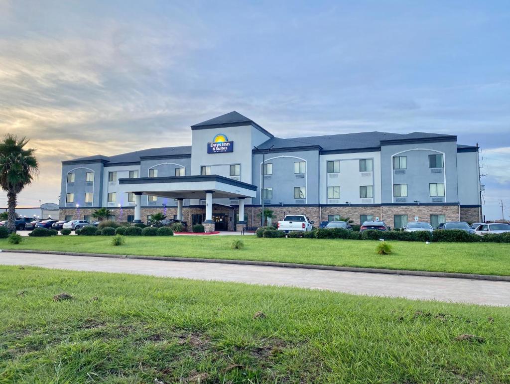Days Inn & Suites by Wyndham Houston / West Energy Corridor image