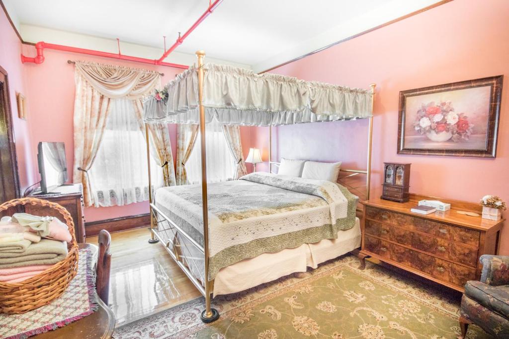 Двухместный (Номер Делюкс с кроватью размера «king-size»), The Edgewater Hotel