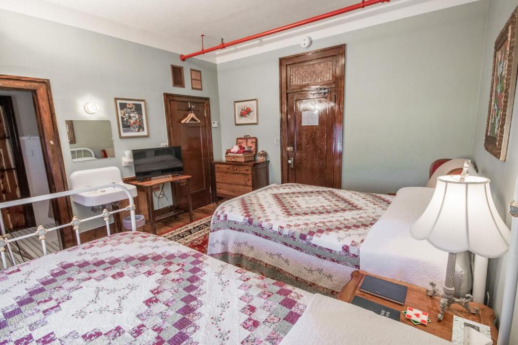 Двухместный (Двухместный номер Делюкс с 1 кроватью), The Edgewater Hotel