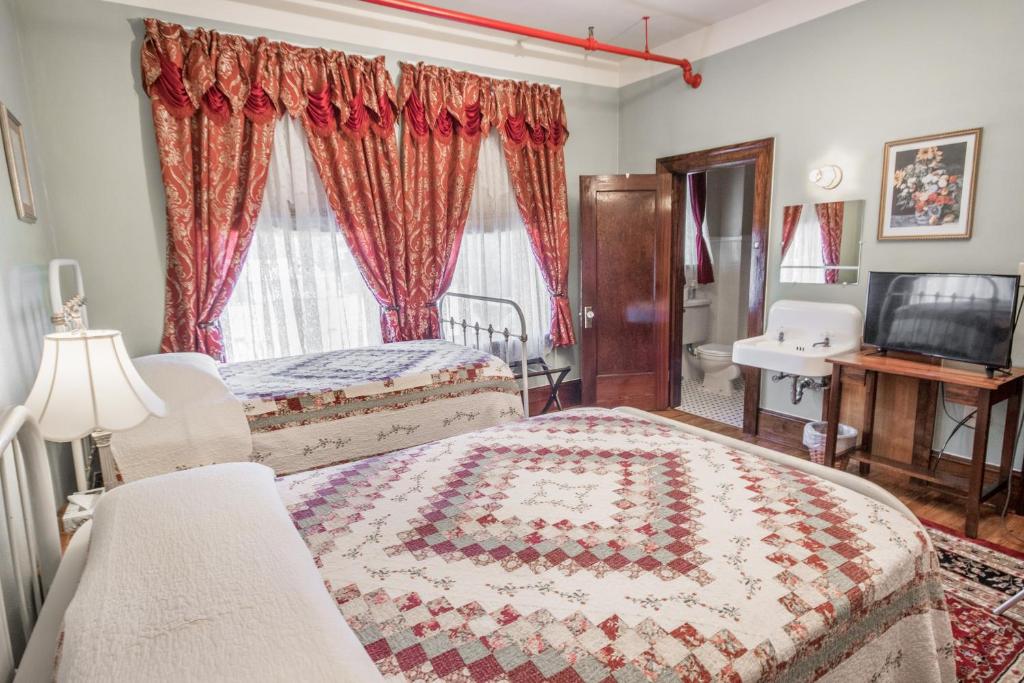 Двухместный (Двухместный номер Делюкс с 1 кроватью), The Edgewater Hotel