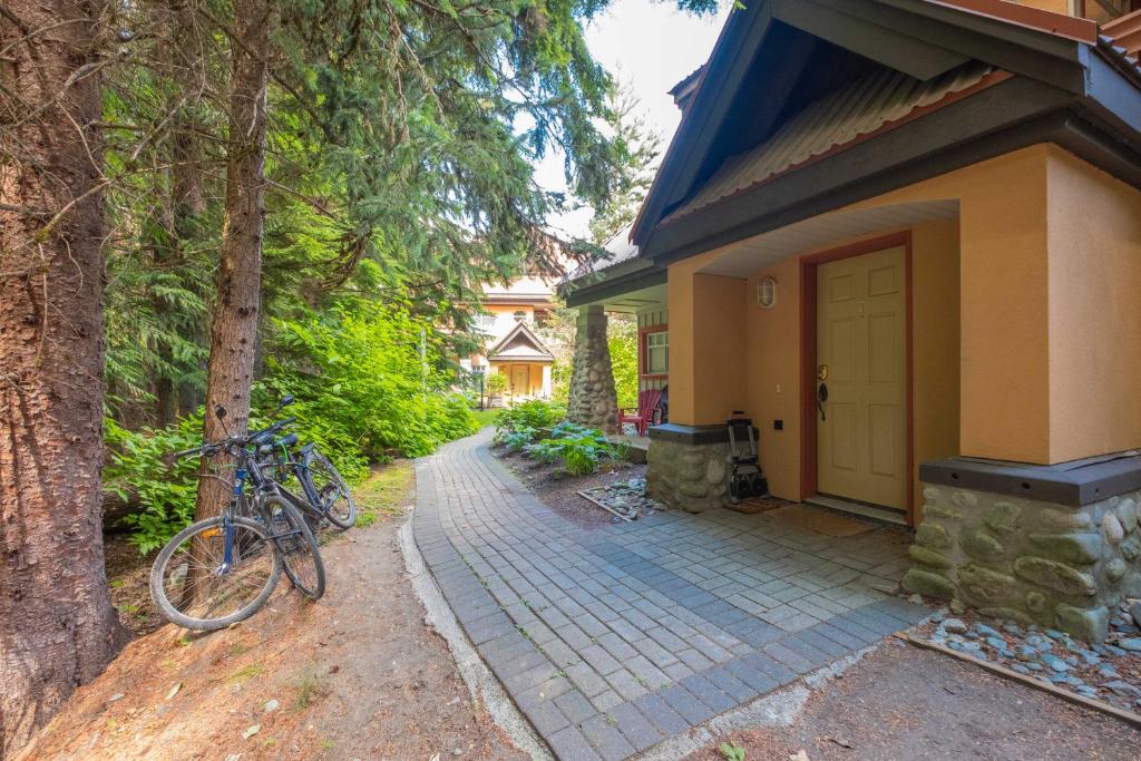 Sunpath by Outpost Whistler photo 1