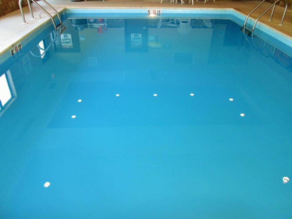 Holiday Inn Express Cloverdale - Greencastle, an IHG Hotel photo 3
