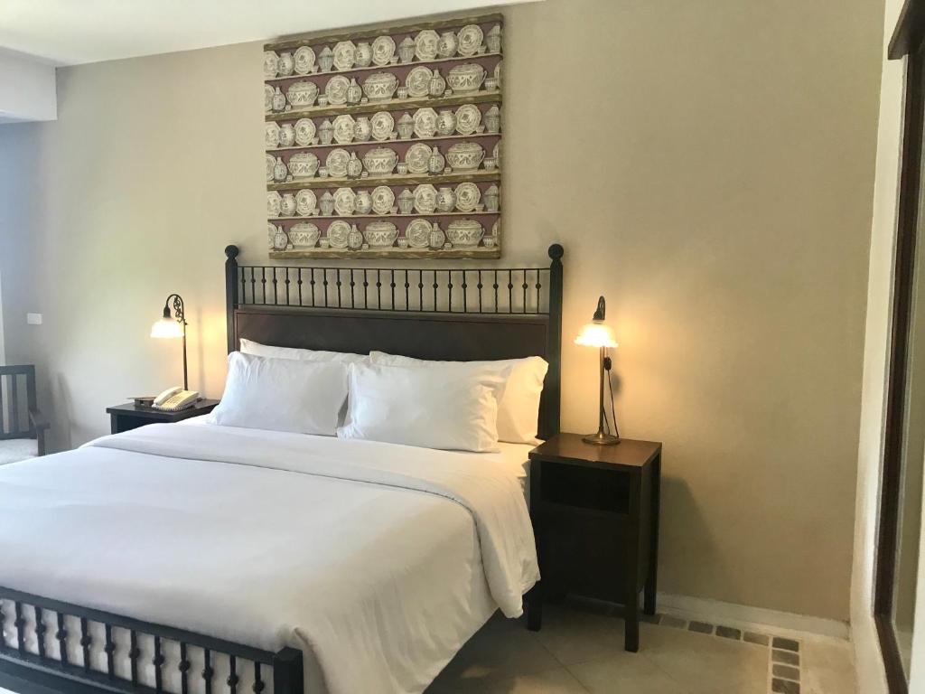 Сьюит (Люкс с кроватью размера «king-size» и гидромассажной ванной), AliSea Boutique Hotel