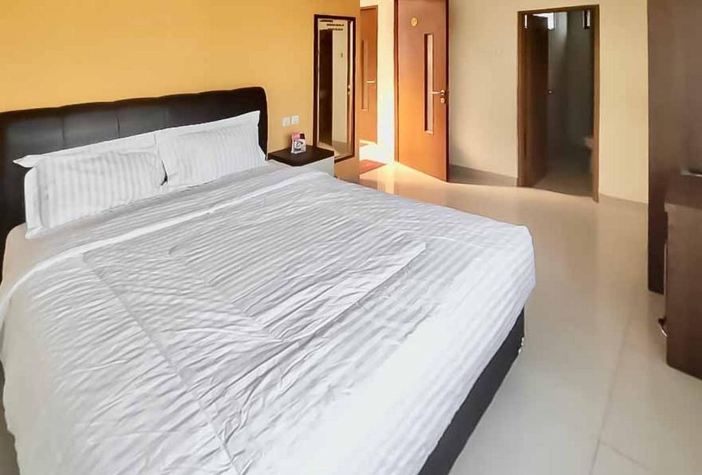 RedDoorz Syariah Plus near Cirebon Super Block Mall 2 photo 1