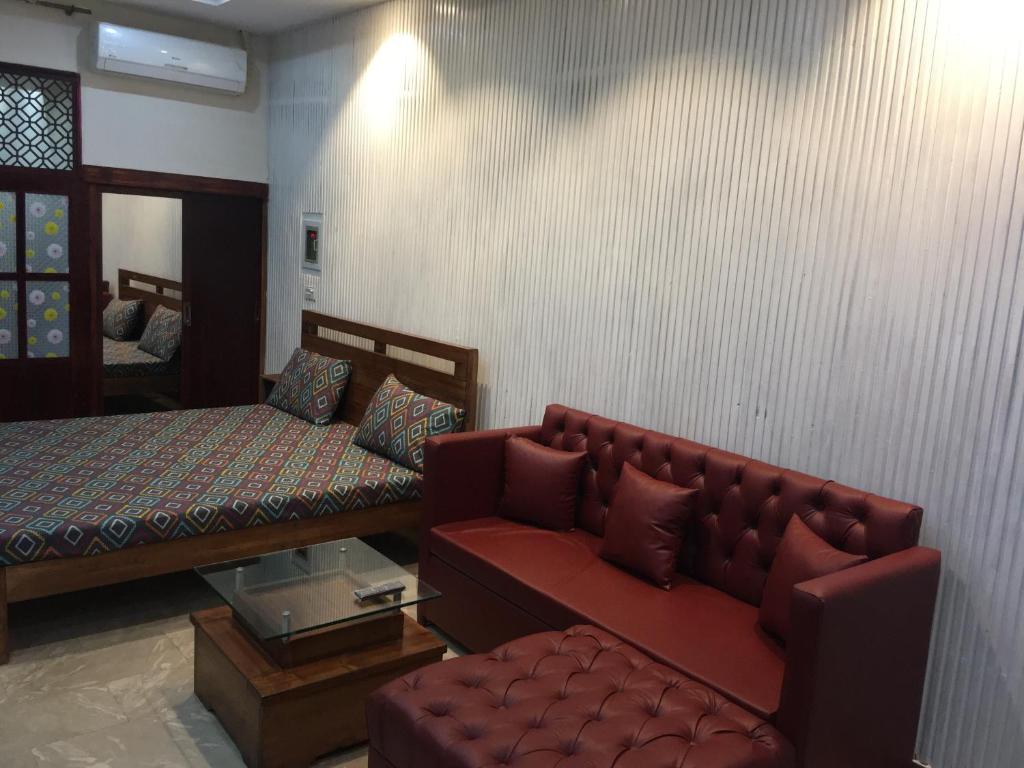 One Bed Studio Apartment near Shaukat Khanum photo 3