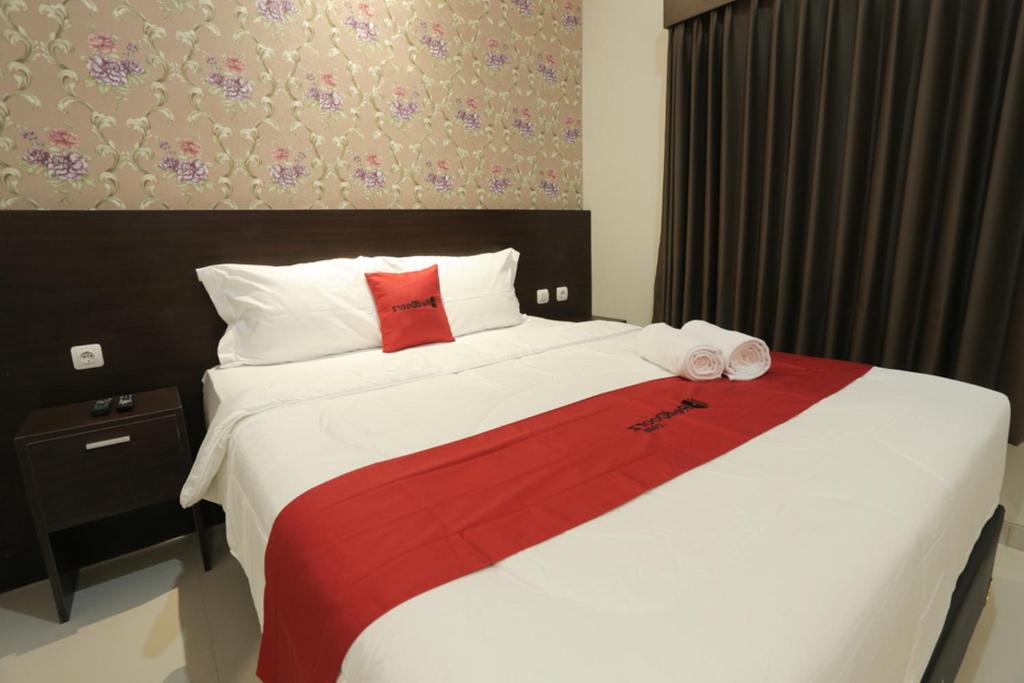 RedDoorz Plus near Solo Paragon Mall photo 1