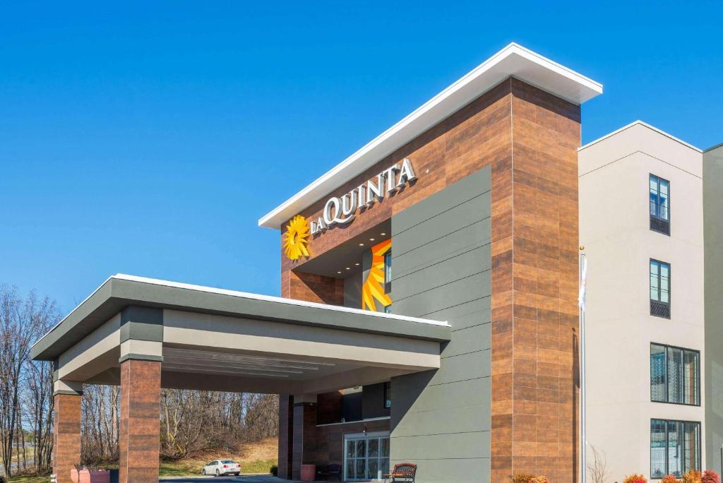 La Quinta Inn & Suites by Wyndham Aberdeen-APG image