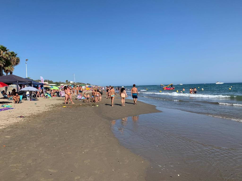 Вилла (Вилла - Рядом с пляжем), Beach Villa Costanera in Marbella