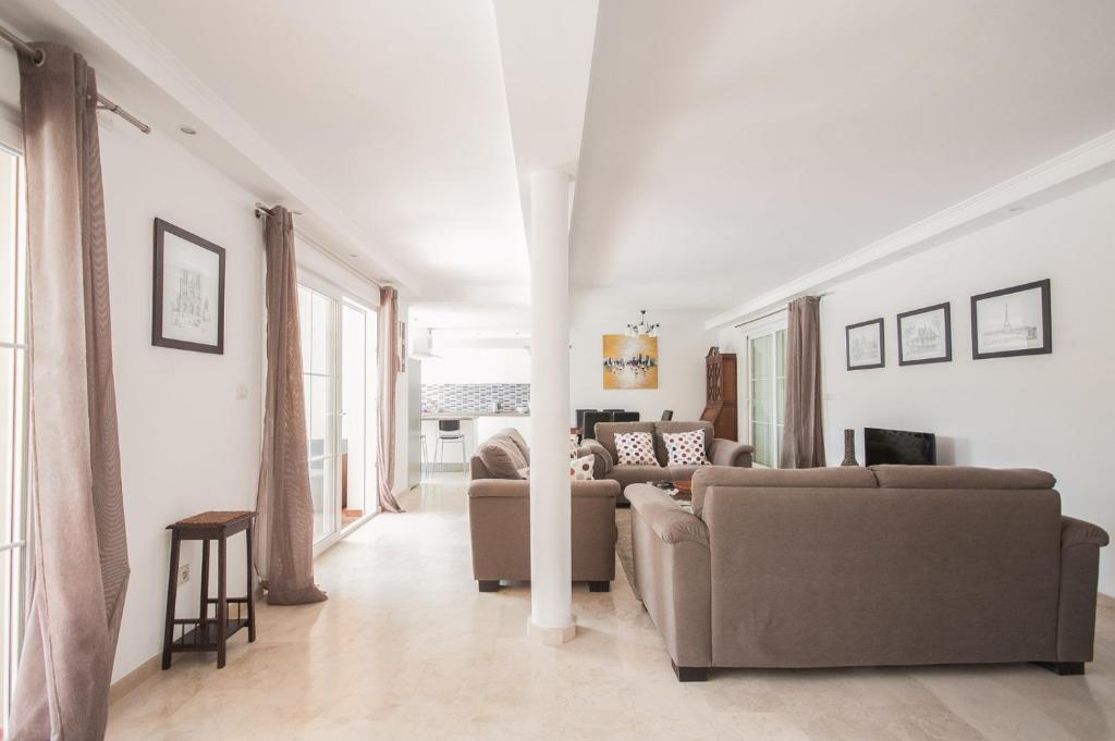 Вилла (Вилла - Рядом с пляжем), Beach Villa Costanera in Marbella