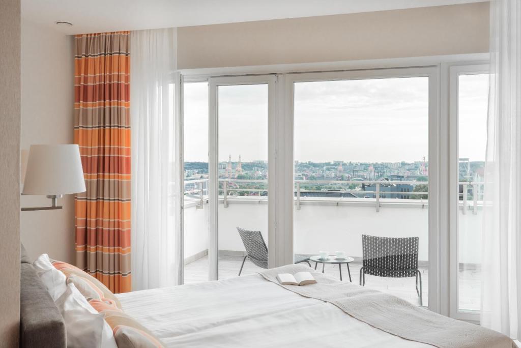 Апартаменты (Premium Apartment with Terrace and City View (2 Adults)), Green Loft Gdynia