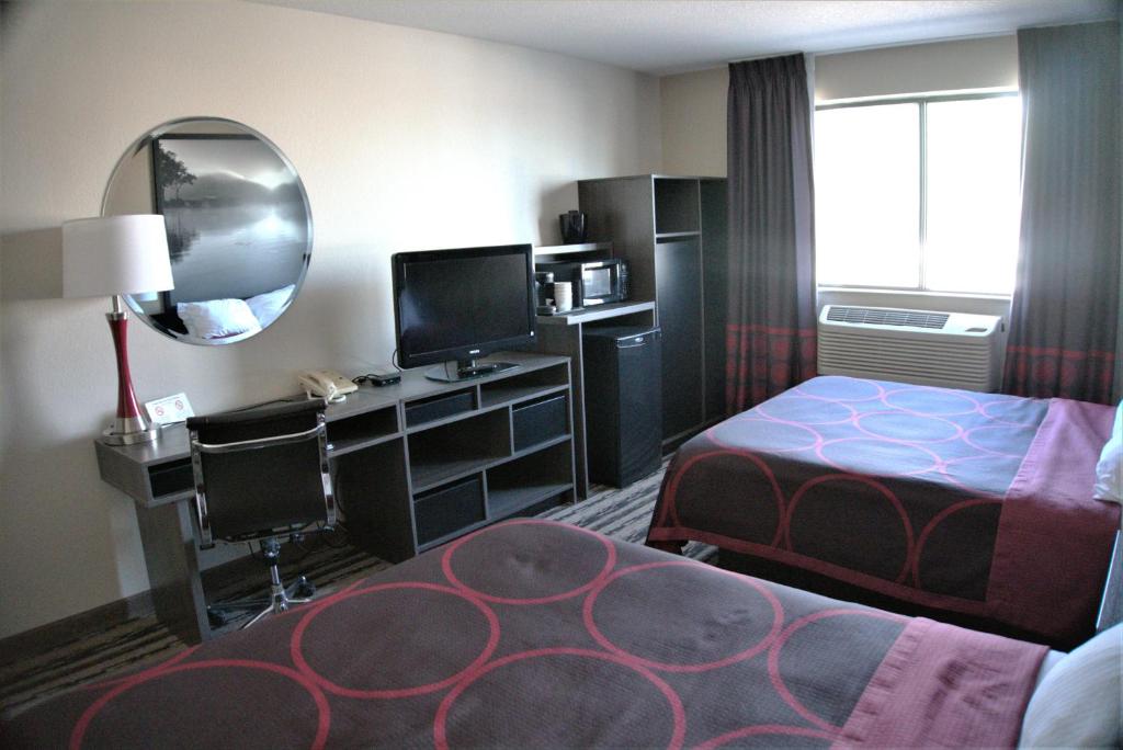 Super 8 by Wyndham Spirit Lake/Okoboji photo 1