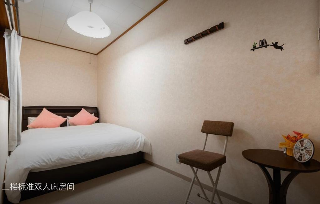 10mins train to Namba, 4 mins walk to stn, 2 floors japanese style , 2-8 people photo 1