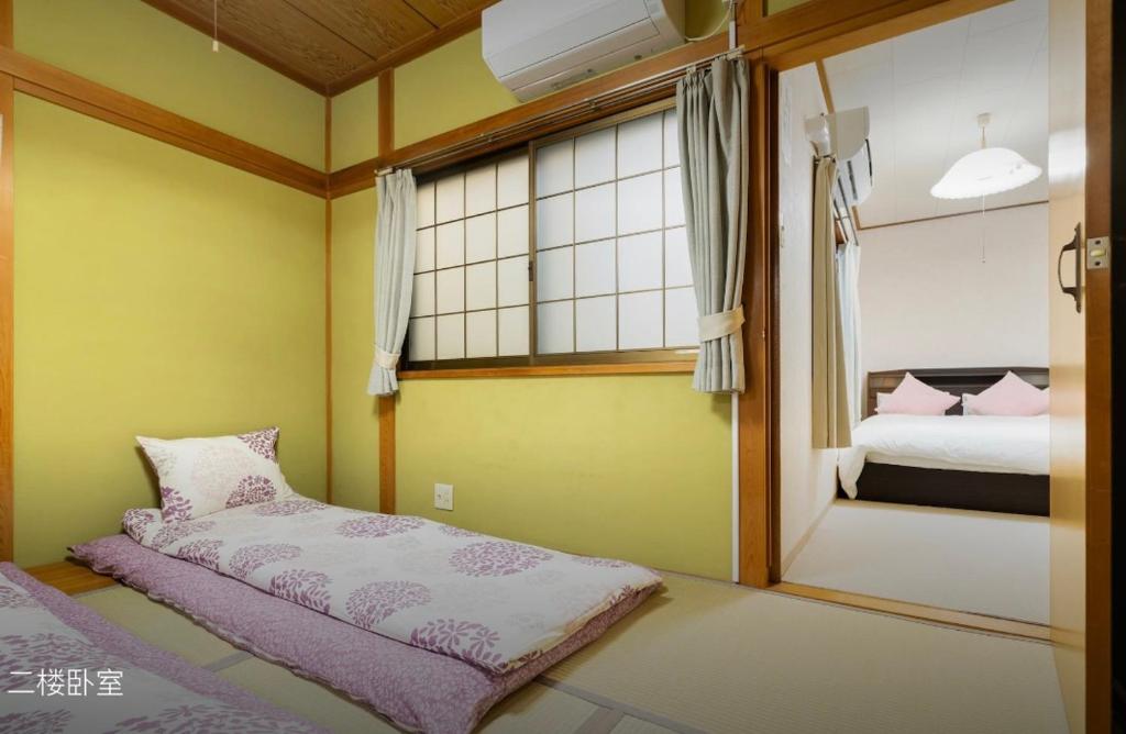 10mins train to Namba, 4 mins walk to stn, 2 floors japanese style , 2-8 people photo 3