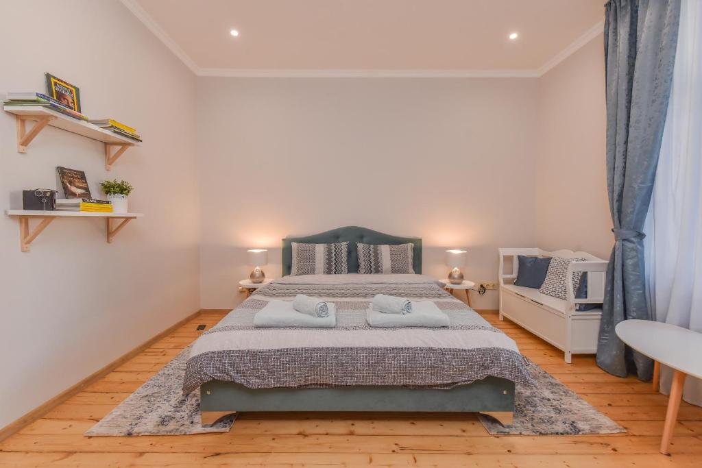 Spacious 2BD 2BA Flat near Serdika Metro & History by Flat Mаnager - Tap to explore photos