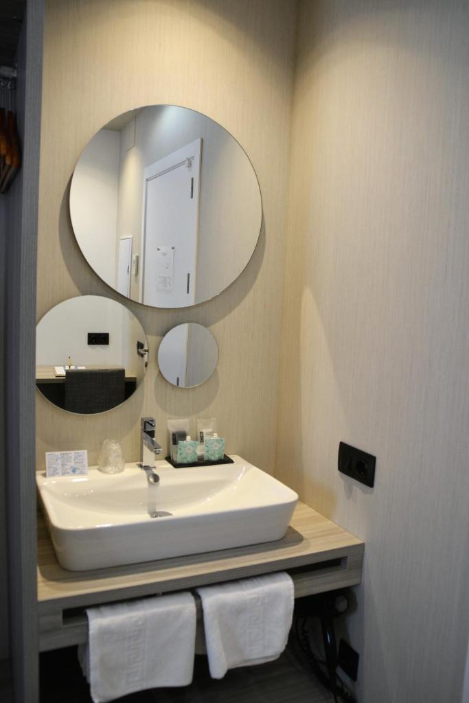 Hostal Sevilla Santa Justa - Adults only photo 2