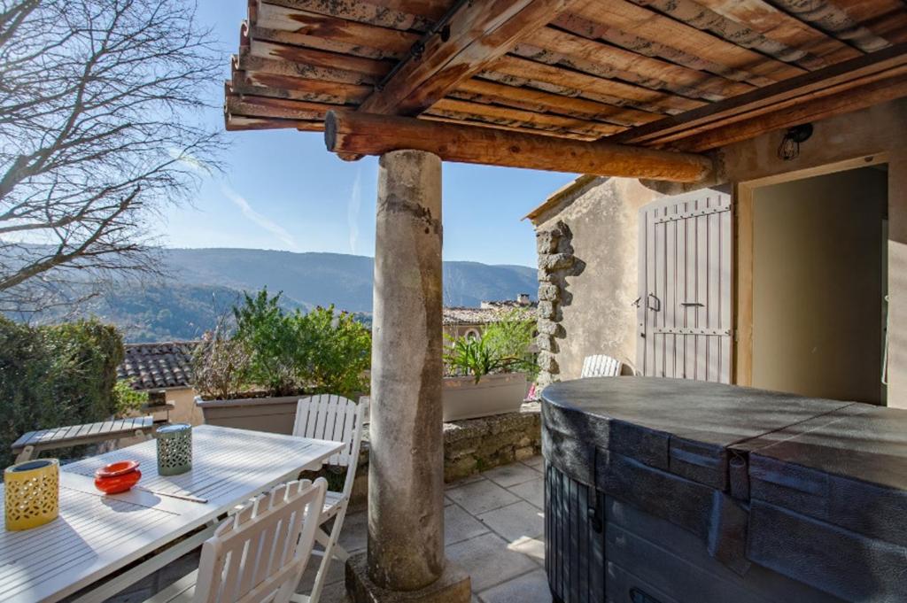 The authentic Bonnieux village house, jacuzzi - by feelluxuryholidays photo 3