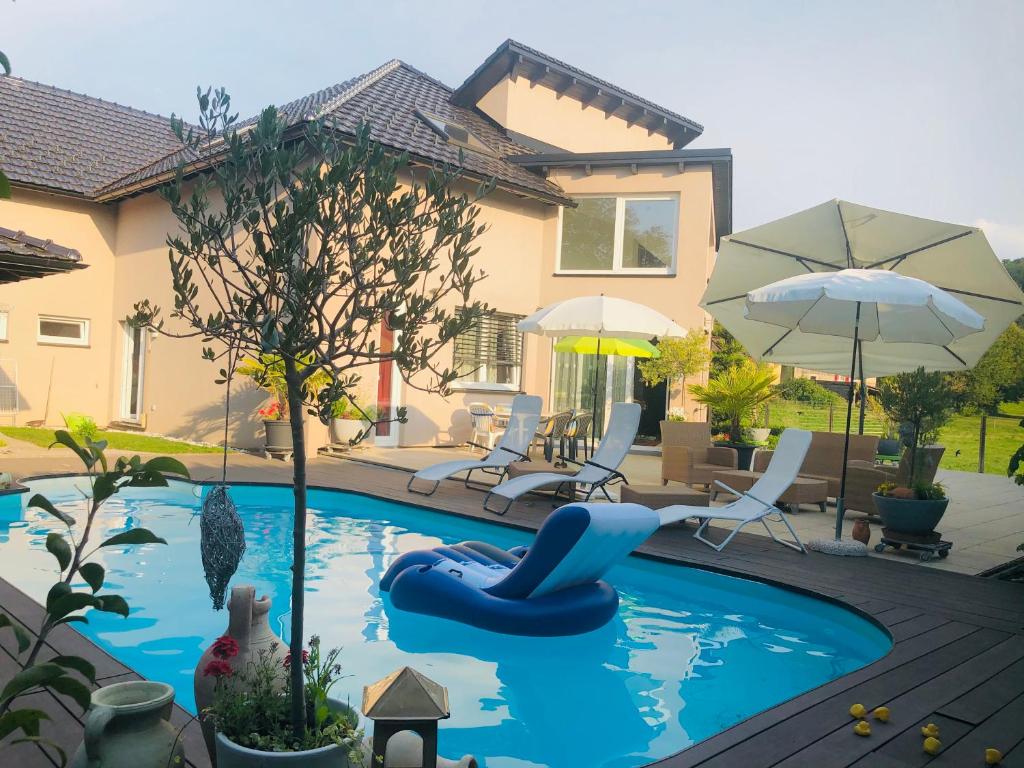 Charming Villa with Private Swimmingpool photo 1